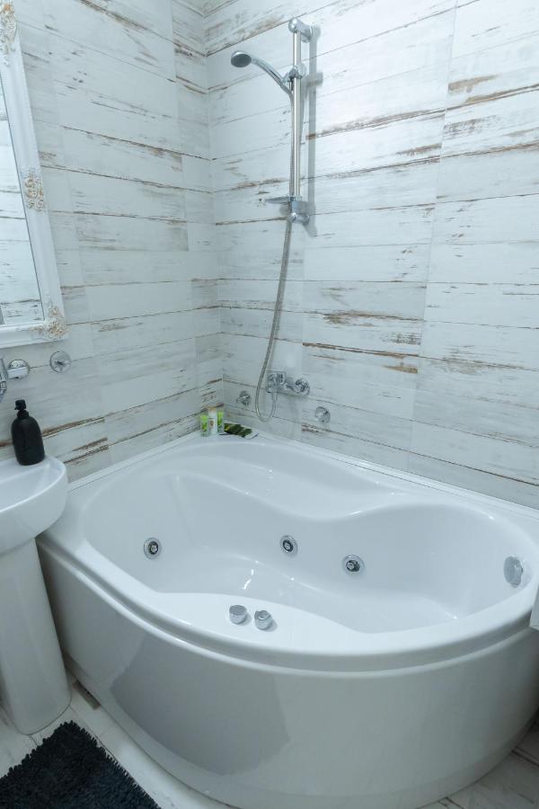 Heart Of Zemun Appartement Belgrado Buitenkant foto
