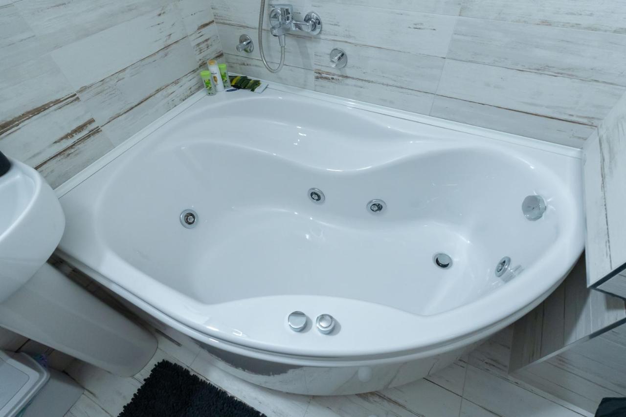 Heart Of Zemun Appartement Belgrado Buitenkant foto